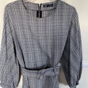Like new: Zara top with long sleeves and belt